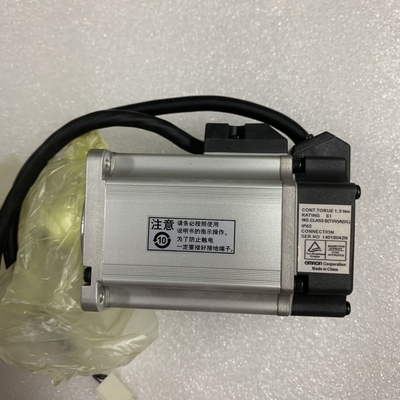 OMRON R88M-G40030H-S2 Servo Motor 0.4KW 106V 2.6A 200HZ 3000RPM NEW